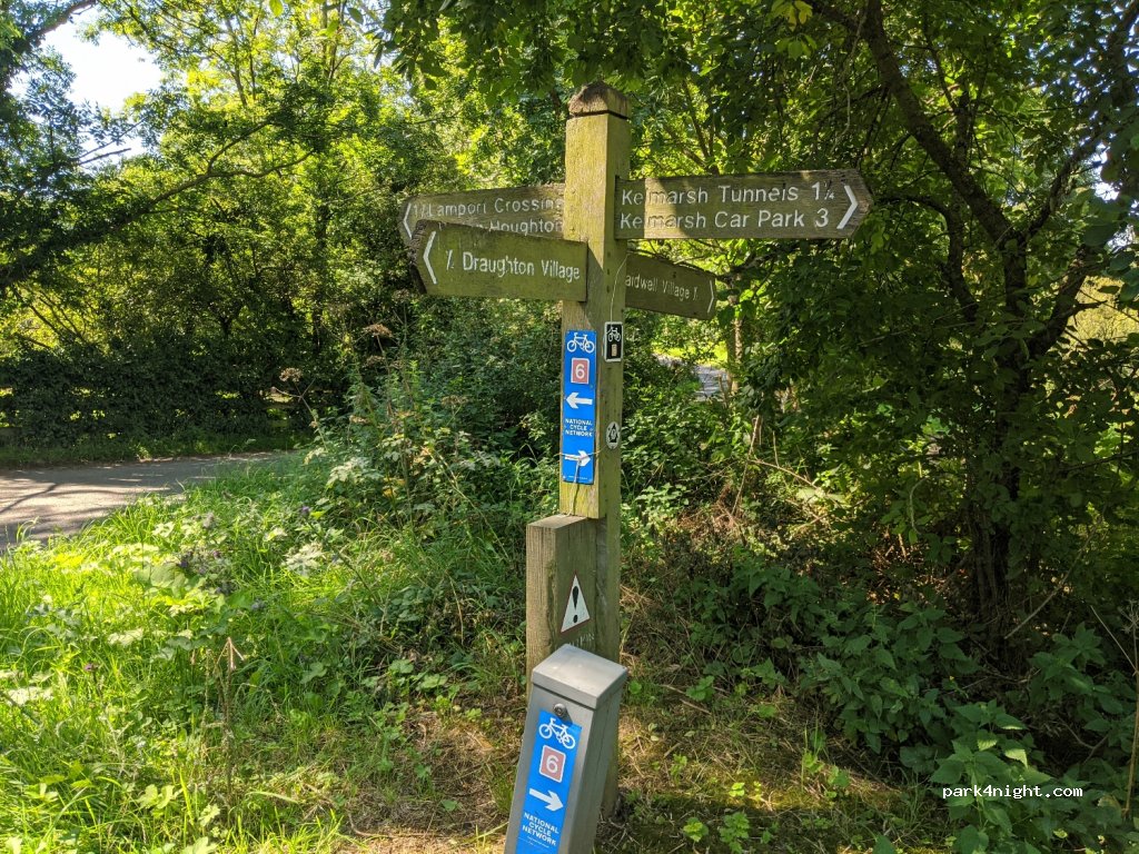 Draughton Crossing Car Park — foto