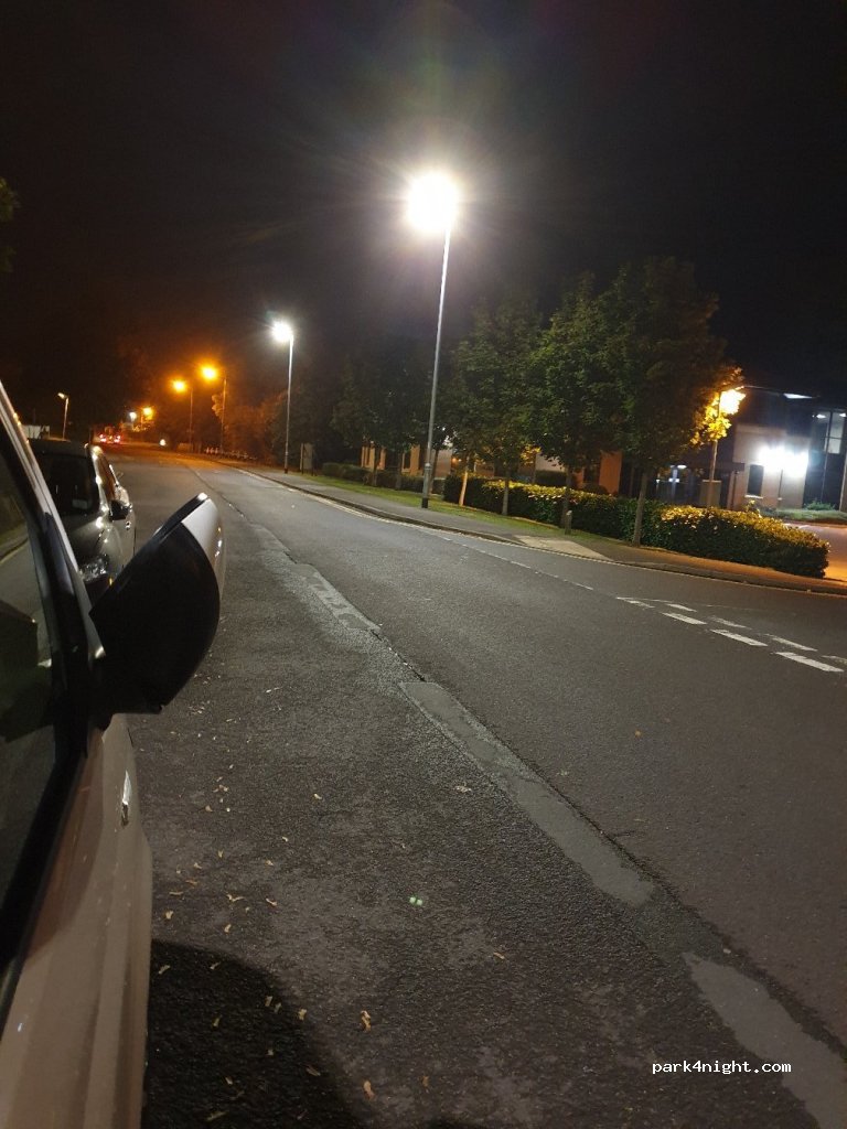 (TA1 2PX) Taunton - Blackbrook Park Avenue — foto