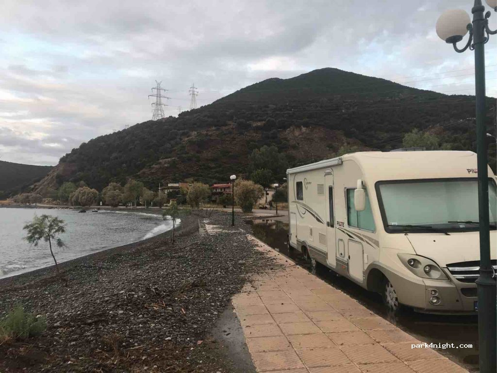 (330 58)  - Ethniki Odos Antirriou Iteas — foto