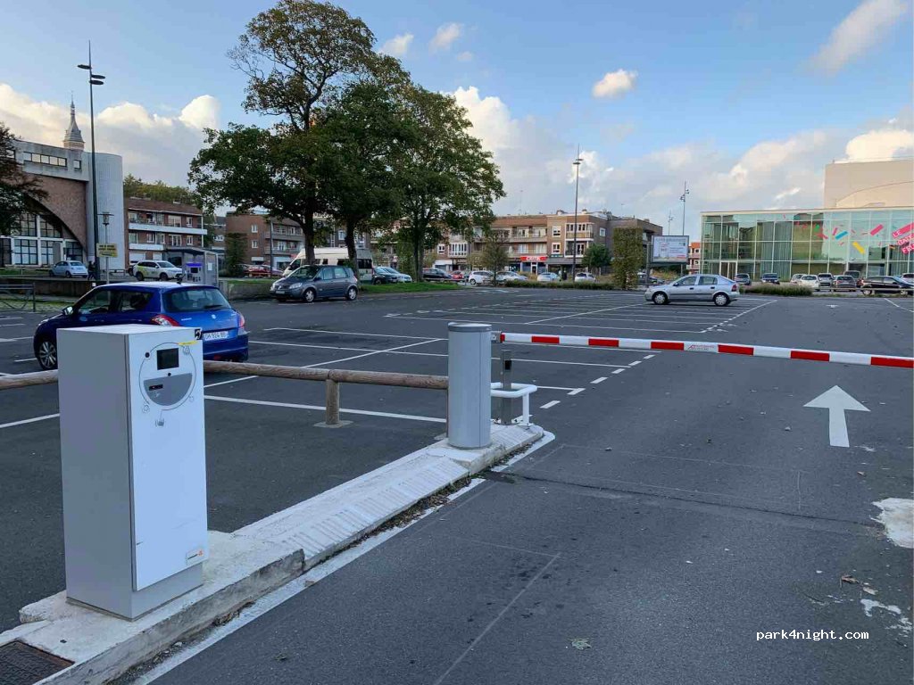 (59140) Dunkerque - 109 Place du Général de Gaulle — foto 2