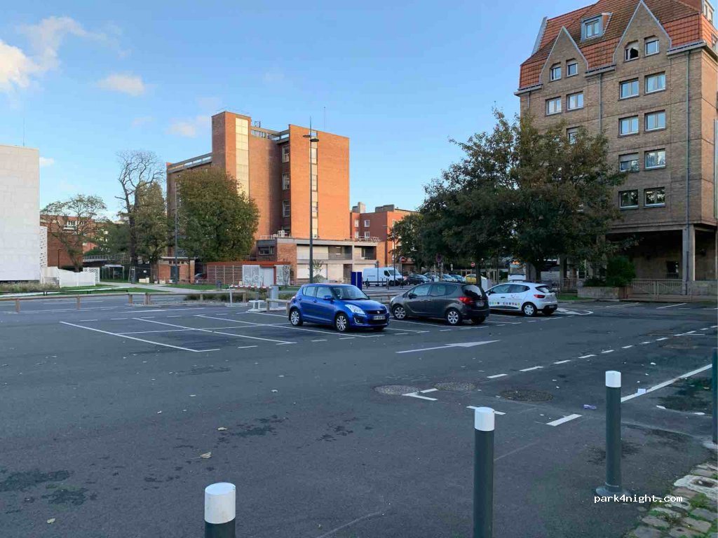 (59140) Dunkerque - 109 Place du Général de Gaulle — foto 4