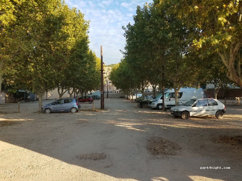 (83570) Cotignac - 592 Place Georges Blanc — foto