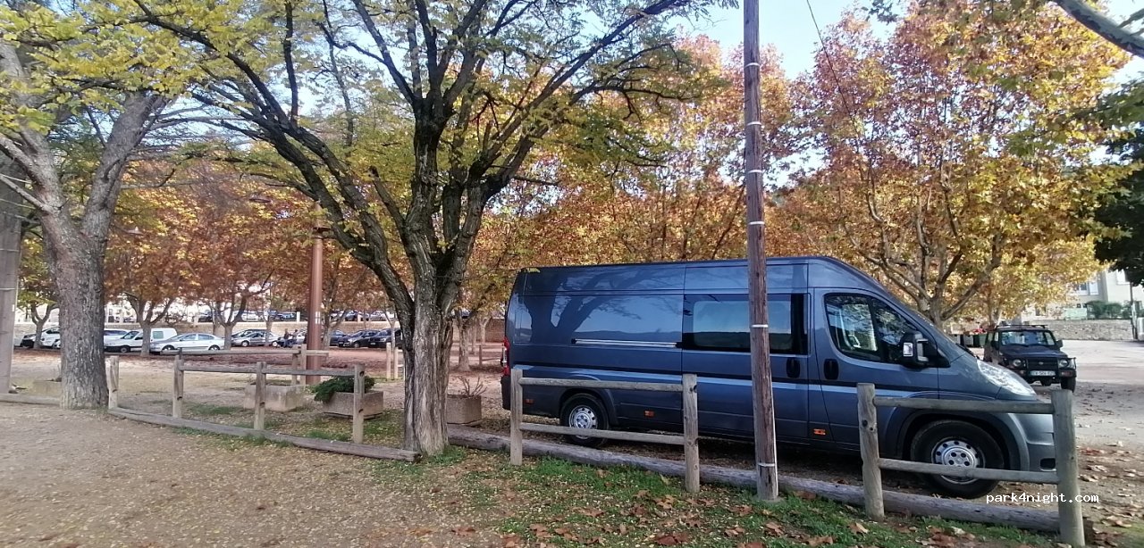 (83570) Cotignac - 592 Place Georges Blanc — foto 2