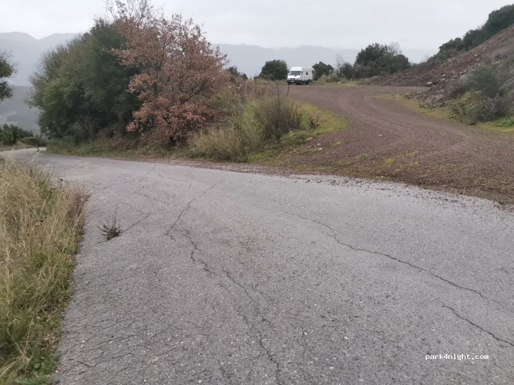 (240 02) Moni Voulkanou - Unnamed Road — foto