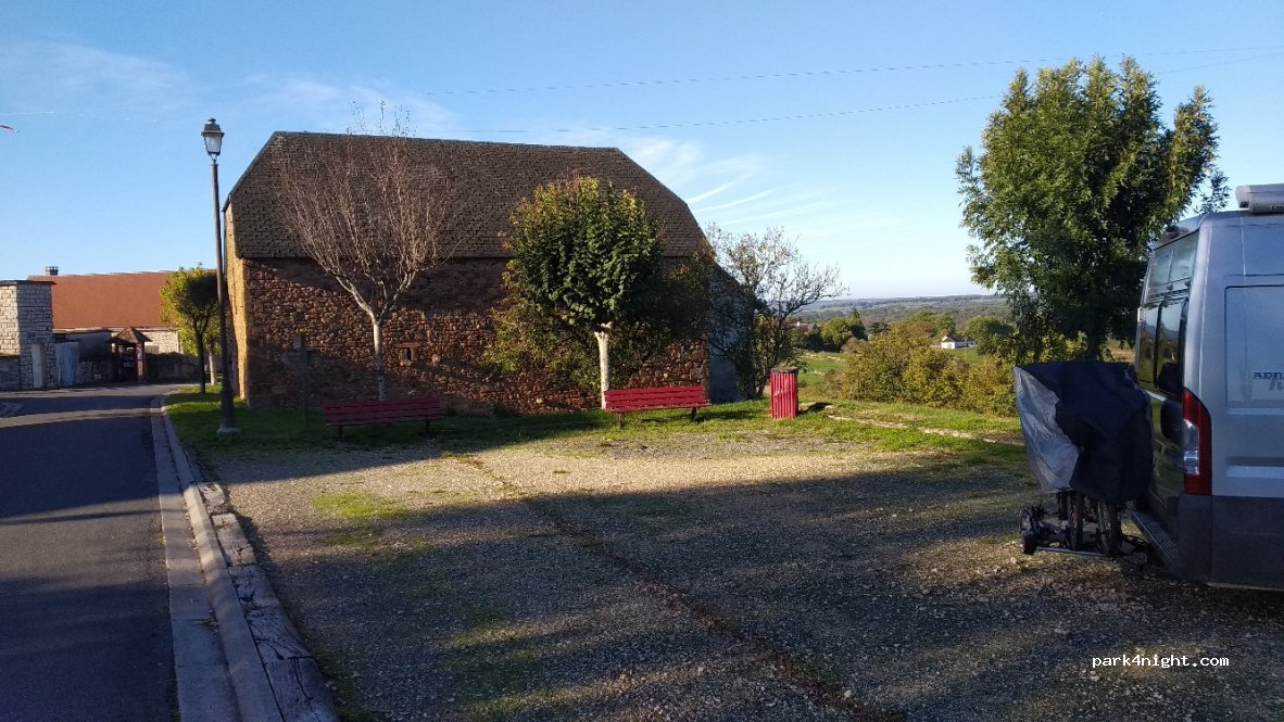 (24120) Châtres - Unnamed Road — foto