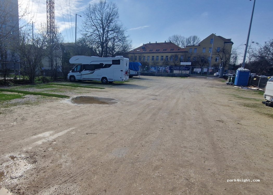 Stellplatz Budapest — foto