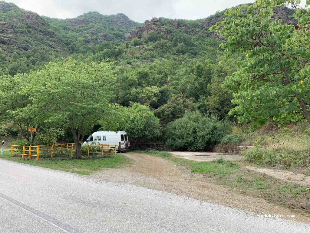 (430 68)  - Eparchiaki Odos Agiou Georgiou-Pitsioton — foto