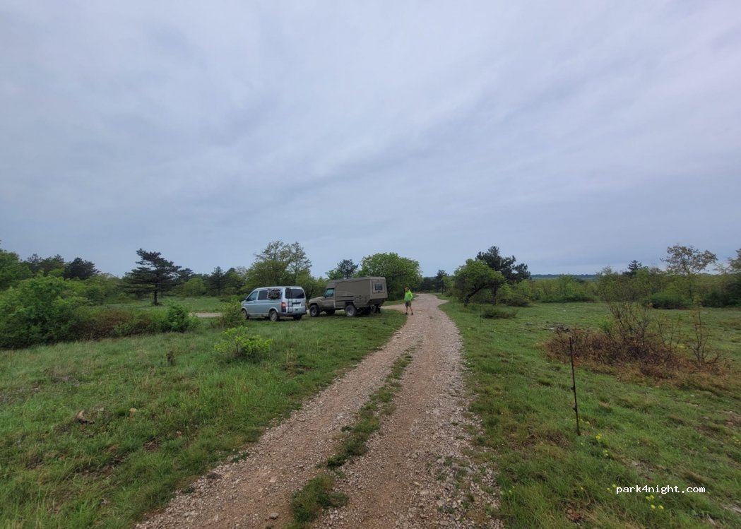 (6275) Črni Kal - Unnamed Road — foto 3
