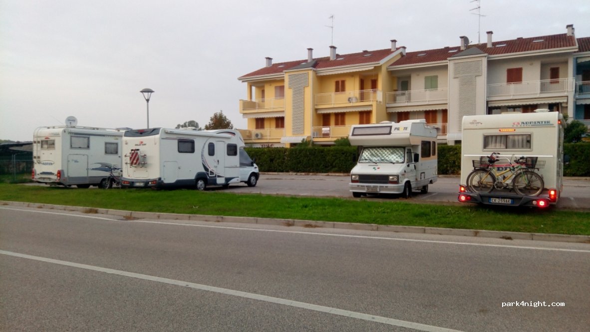 (30021) Caorle - Via Ferrara — foto 2