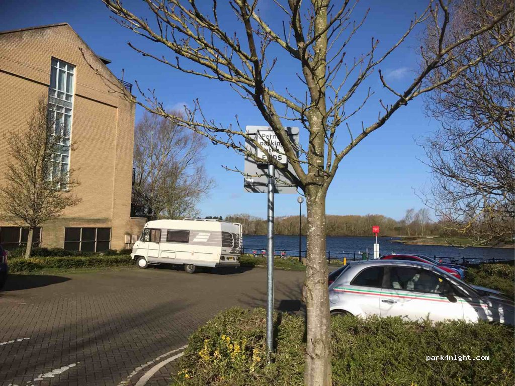 (MK7 8NB) Caldecotte - 53 Monellan Crescent — foto