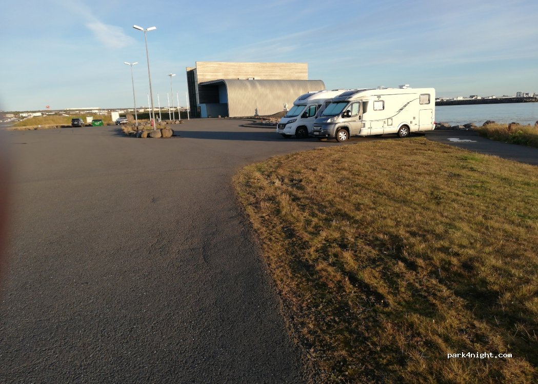() Reykjanesbær - Víkingabraut — foto 2