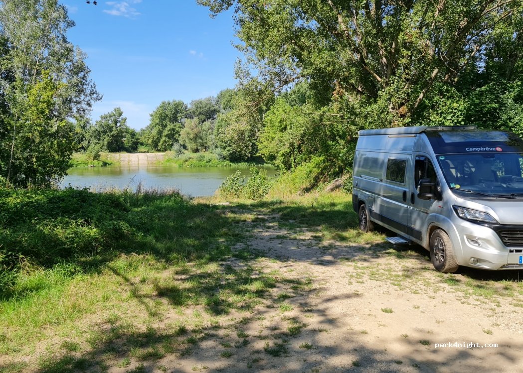 (927 05) Dlhá nad Váhom - Unnamed Road — foto 3