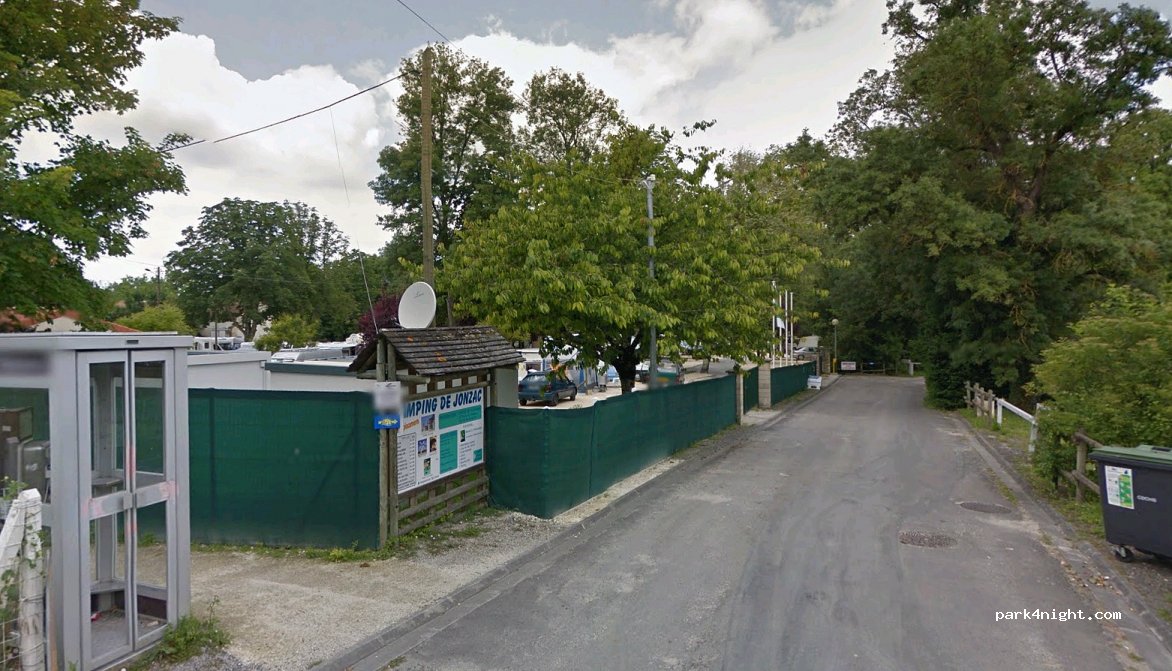 Camping municipal des Mégisseries de Jonzac*** — foto