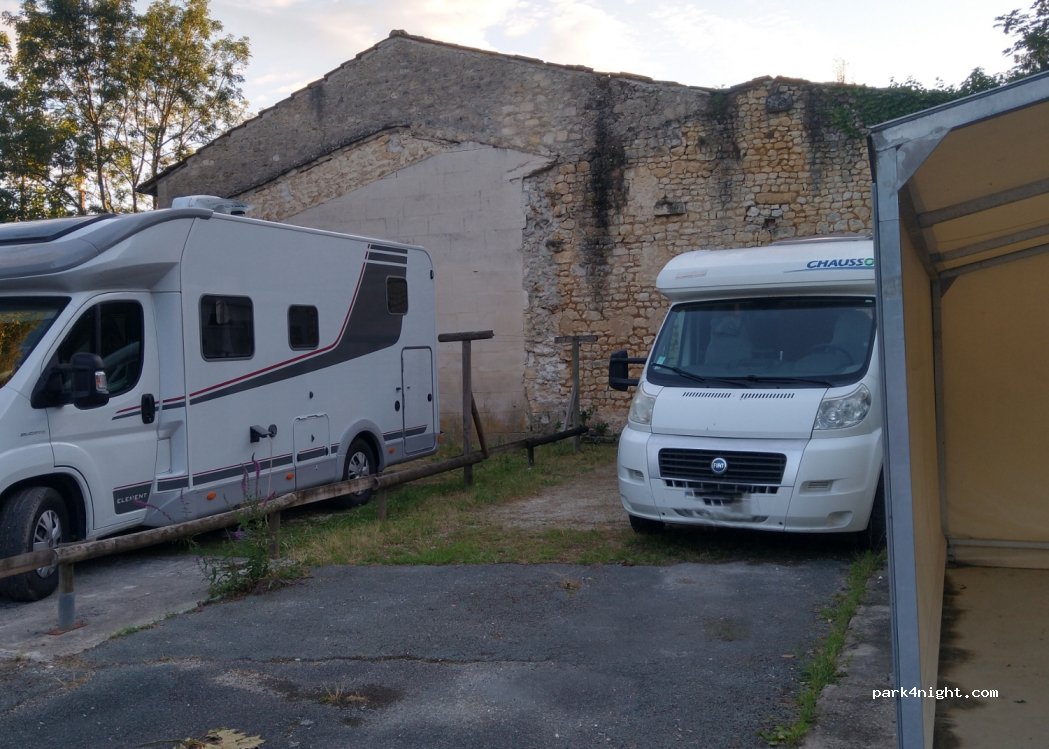 Camping municipal des Mégisseries de Jonzac*** — foto 4