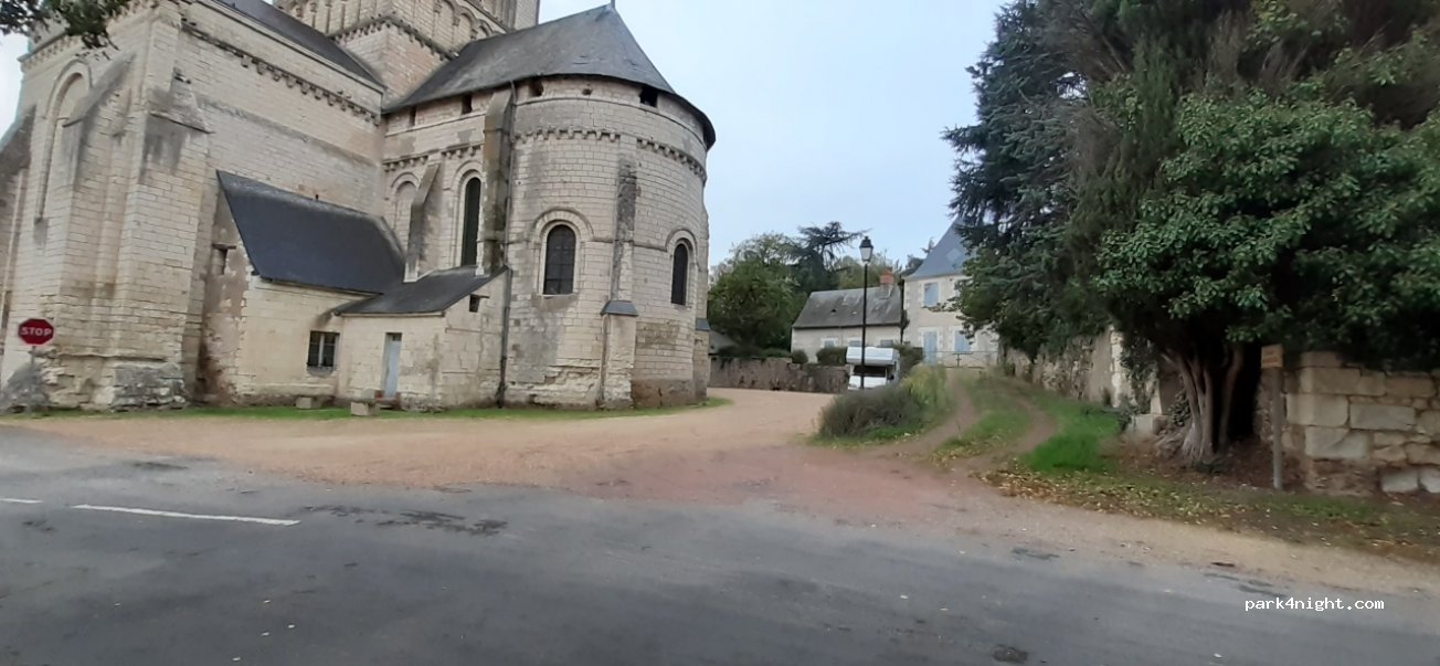 (49250) Brion - 7 Place de l'Église — foto 2