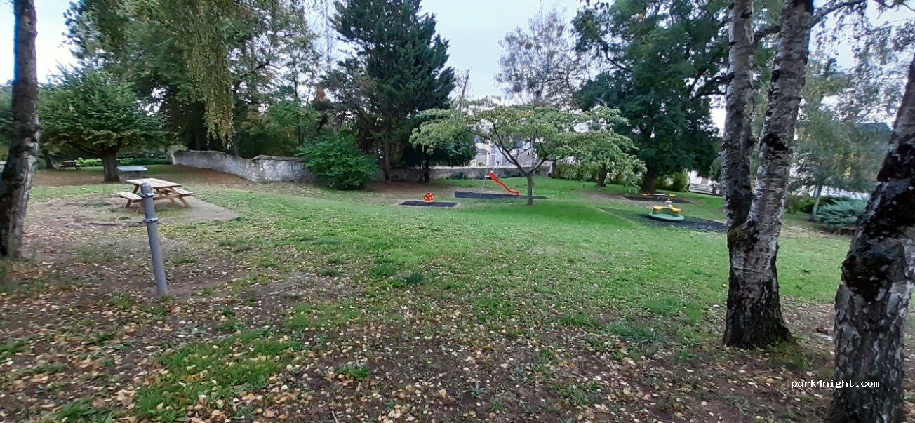 (49250) Brion - 7 Place de l'Église — foto 3