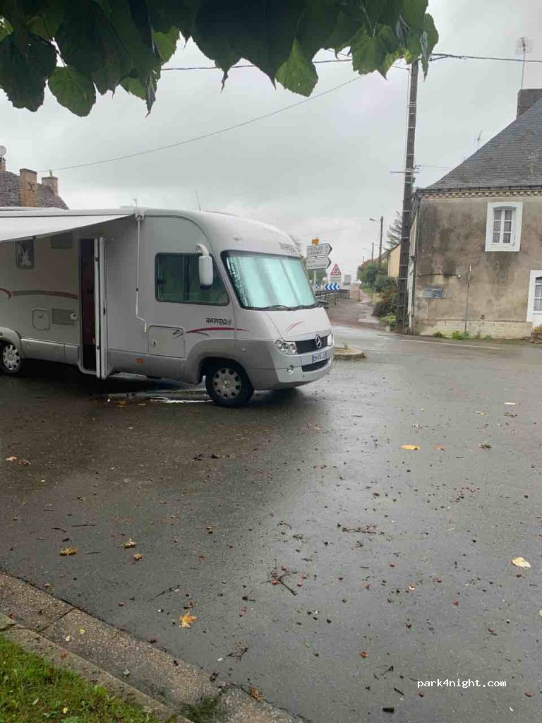 (72170) Juillé - 1 Place du Ml Leclerc — foto