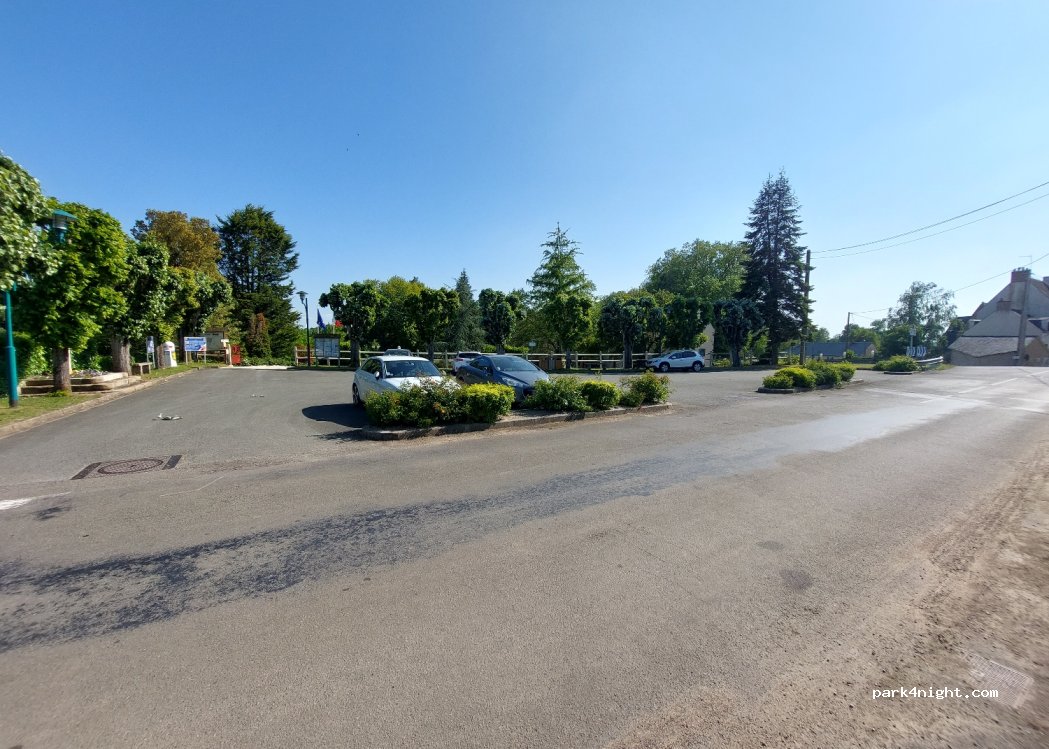 (72170) Juillé - 1 Place du Ml Leclerc — foto 2
