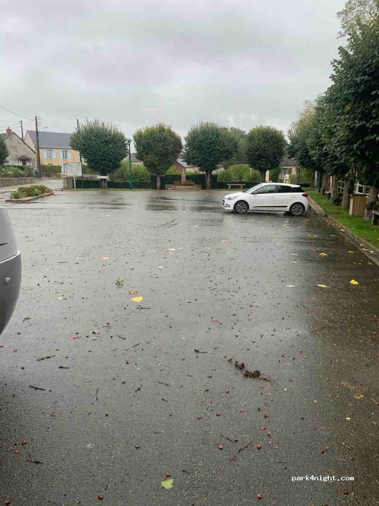(72170) Juillé - 1 Place du Ml Leclerc — foto 4