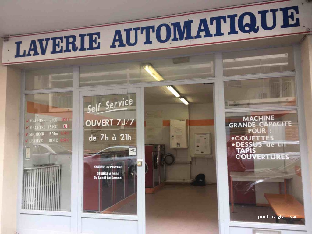 (83400) Hyères - 8 Rue Louis Armand — foto
