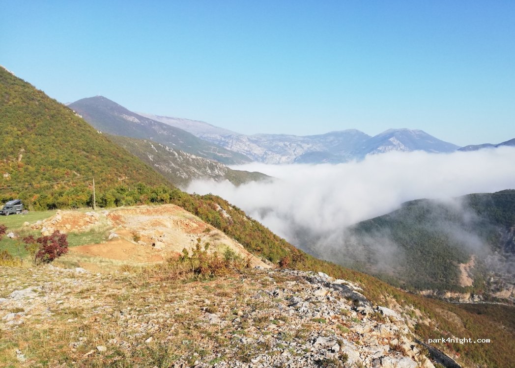 ()  - Unnamed Road — foto