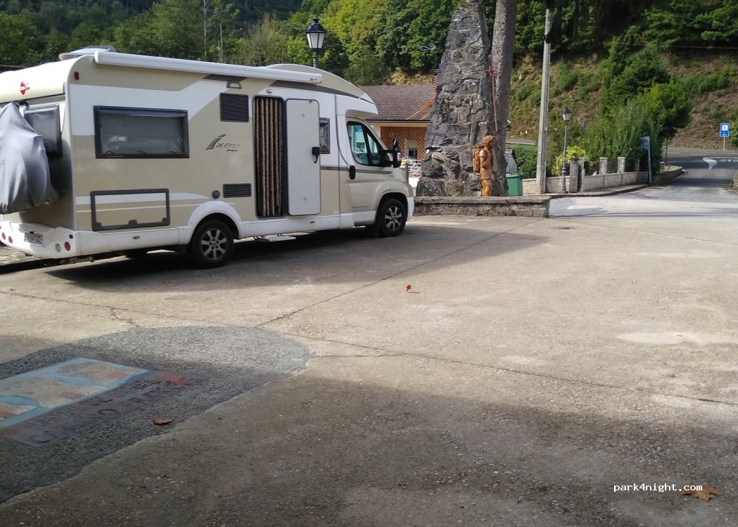 (27630) Triacastela - 1 Praza da Deputación — foto