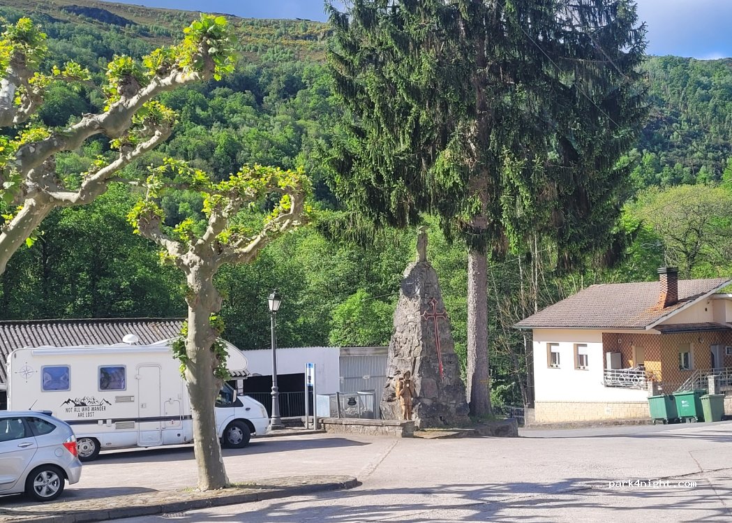 (27630) Triacastela - 1 Praza da Deputación — foto 3