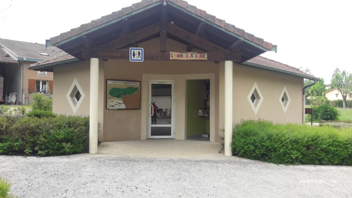 (38270) Lentiol - 11 Place de la Mairie — foto 3