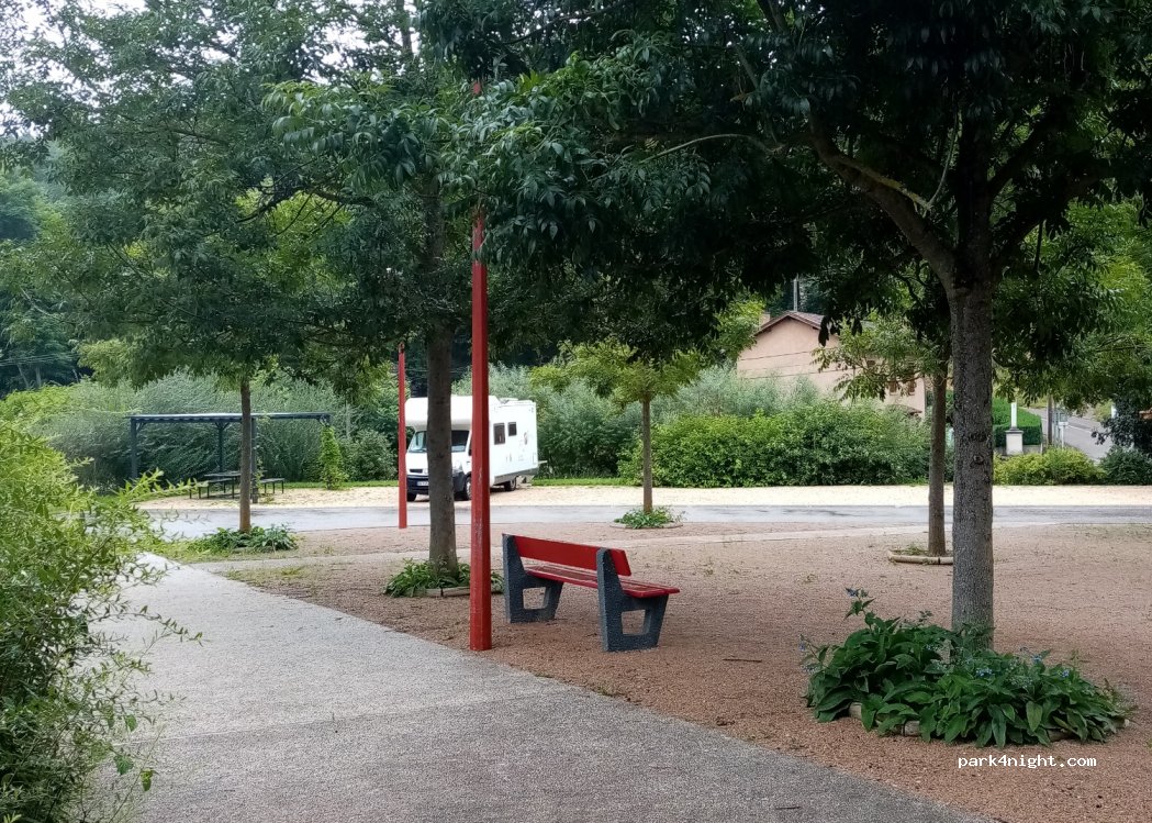 (38270) Lentiol - 11 Place de la Mairie — foto 4