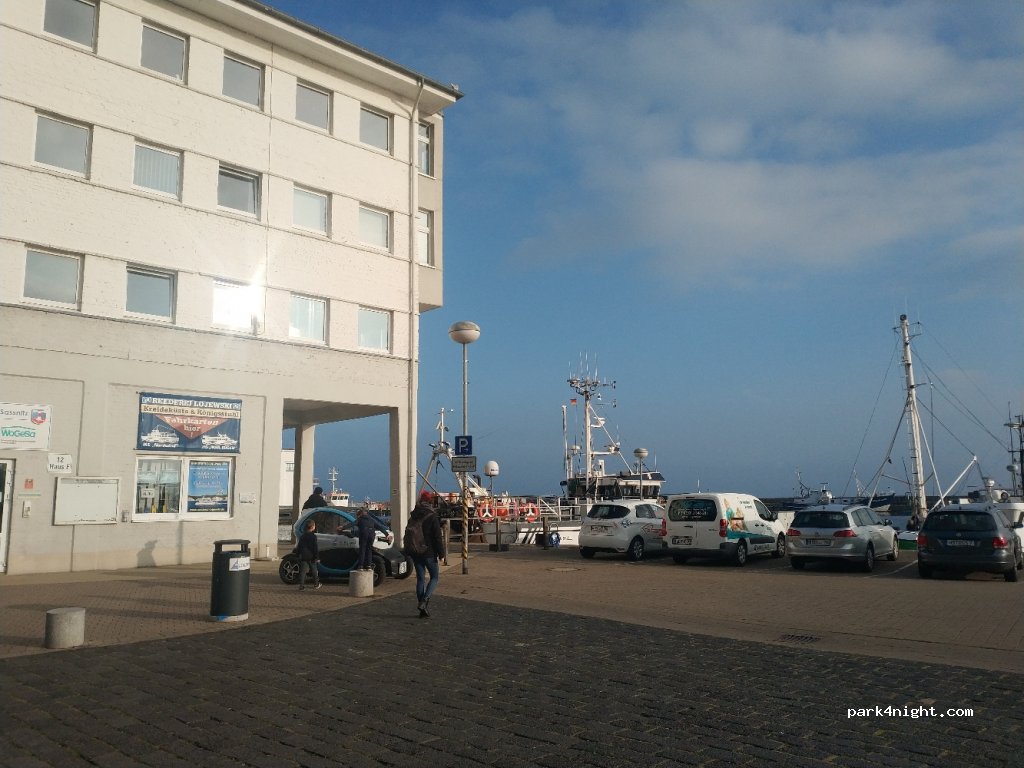 (18546) Sassnitz - 12F Hafenstraße — foto