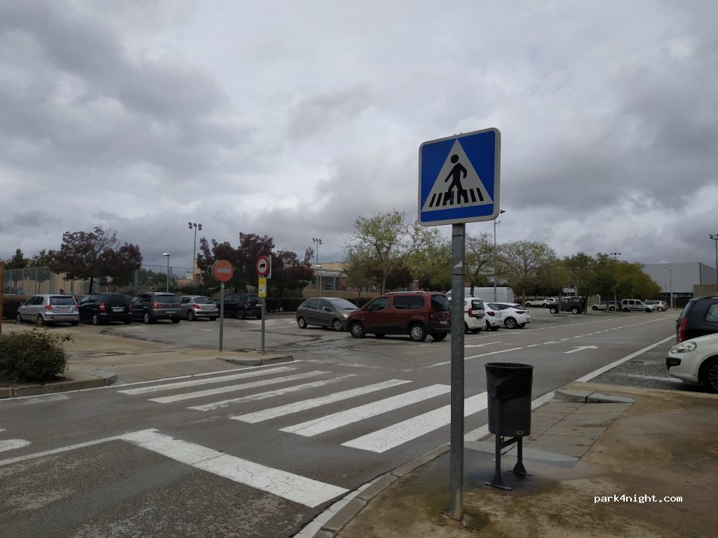 (17491) Peralada - 24 Carrer Comte Zavella — foto
