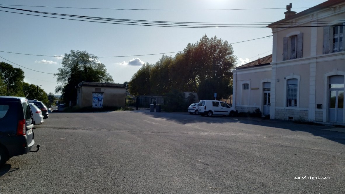 (30400) Villeneuve-lès-Avignon - 1 Avenue de la Gare — foto