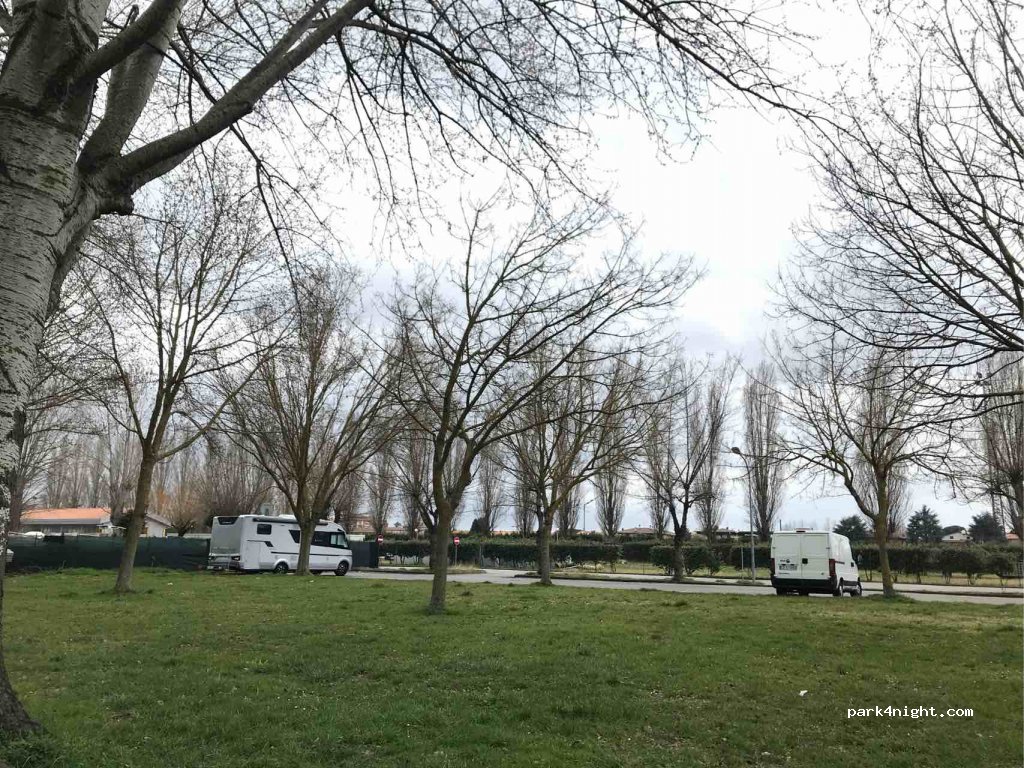 (06061) Castiglione del Lago - 9 Viale Trappes — foto