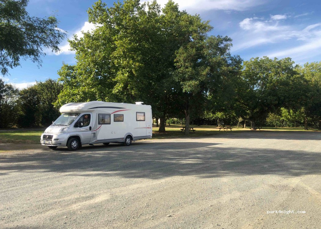 (85210) Saint-Jean-de-Beugné - Route Nationale 137 — foto 2