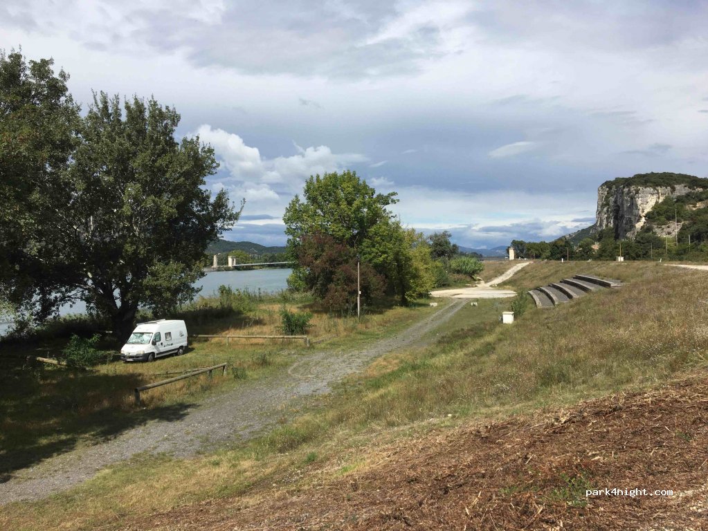 (26290) Donzère - 810 Avenue du Rhône — foto