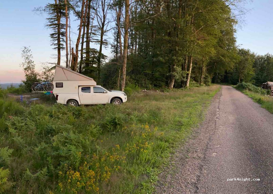 (58140) Saint-Martin-du-Puy - D235 — foto