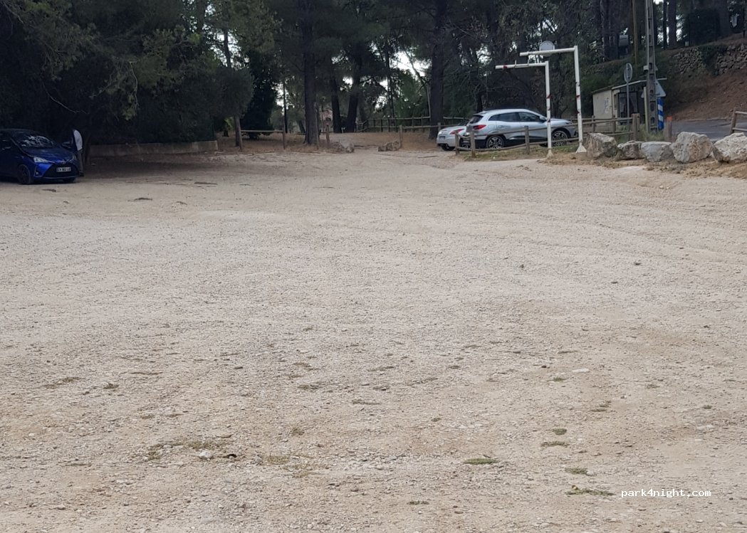(13400) Aubagne - 2750 Route d'Eoures — foto 2