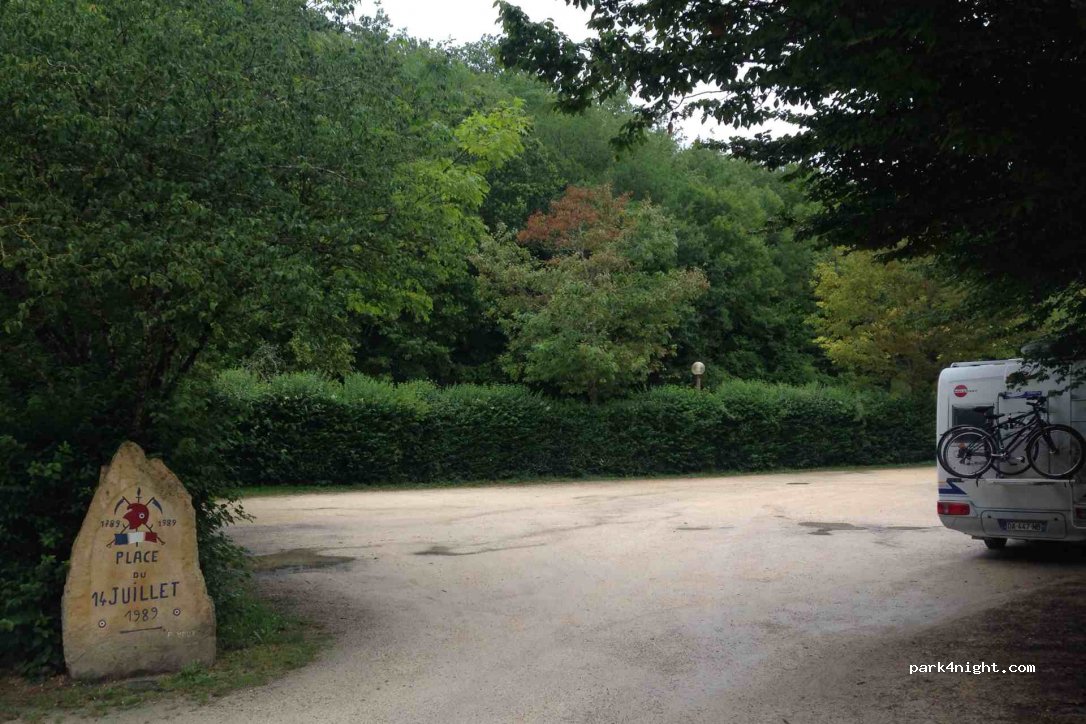 (24290) Saint-Amand-de-Coly - Unnamed Road — foto