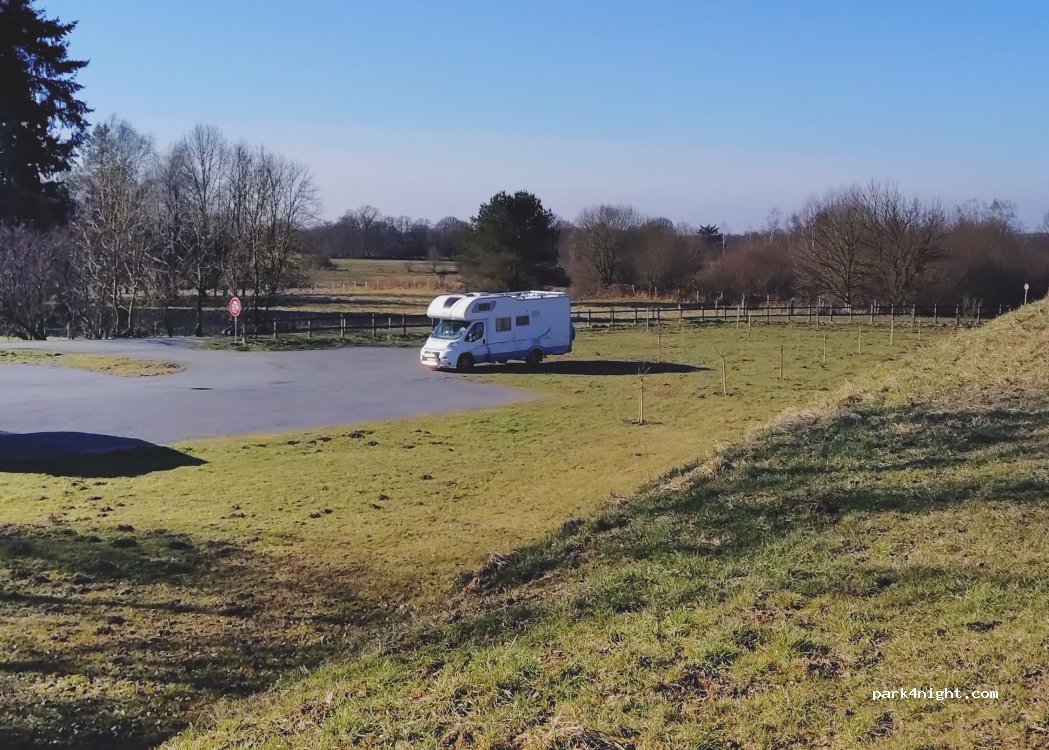 Aire de camping-cars Rocroi — foto 4