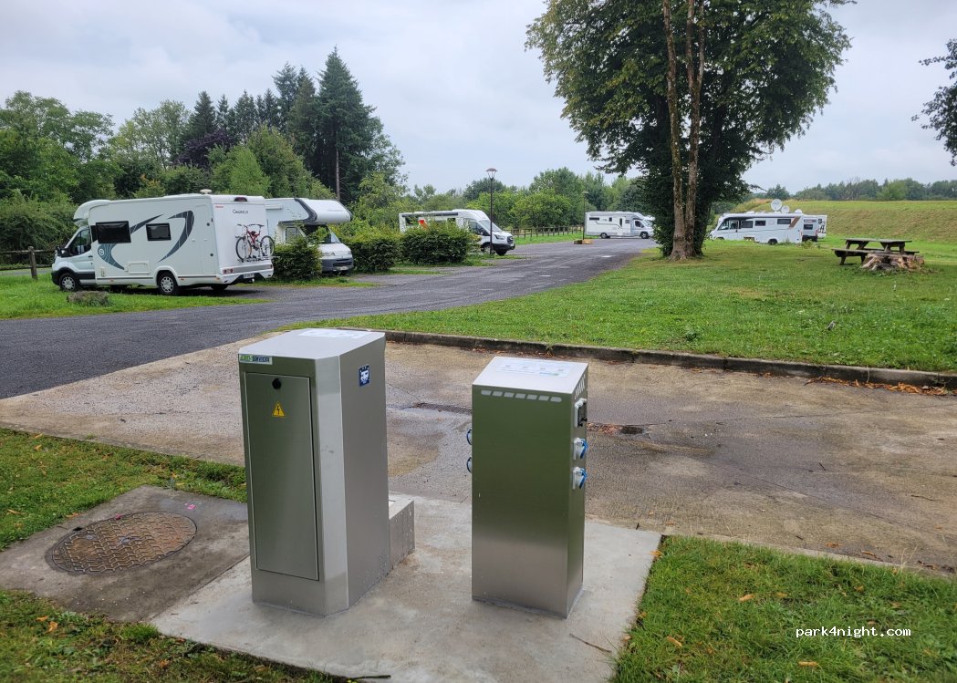Aire de camping-cars Rocroi — foto 5