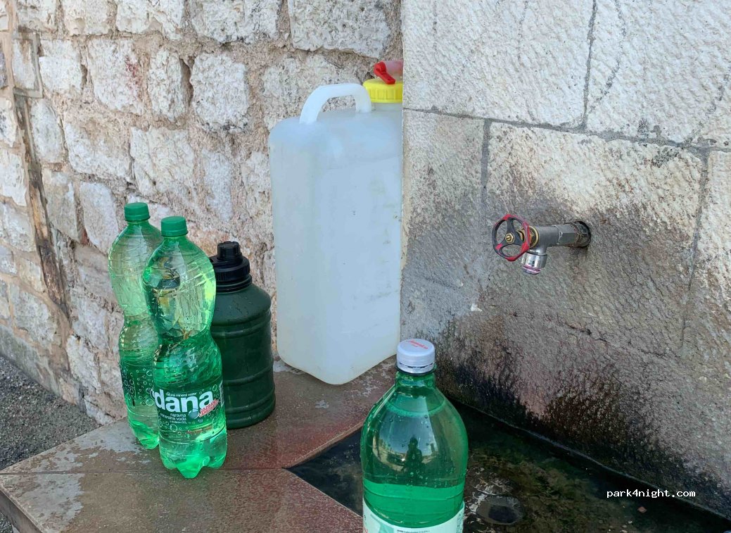 (21460) Stari Grad - 2 Trg Stjepana Radića — foto