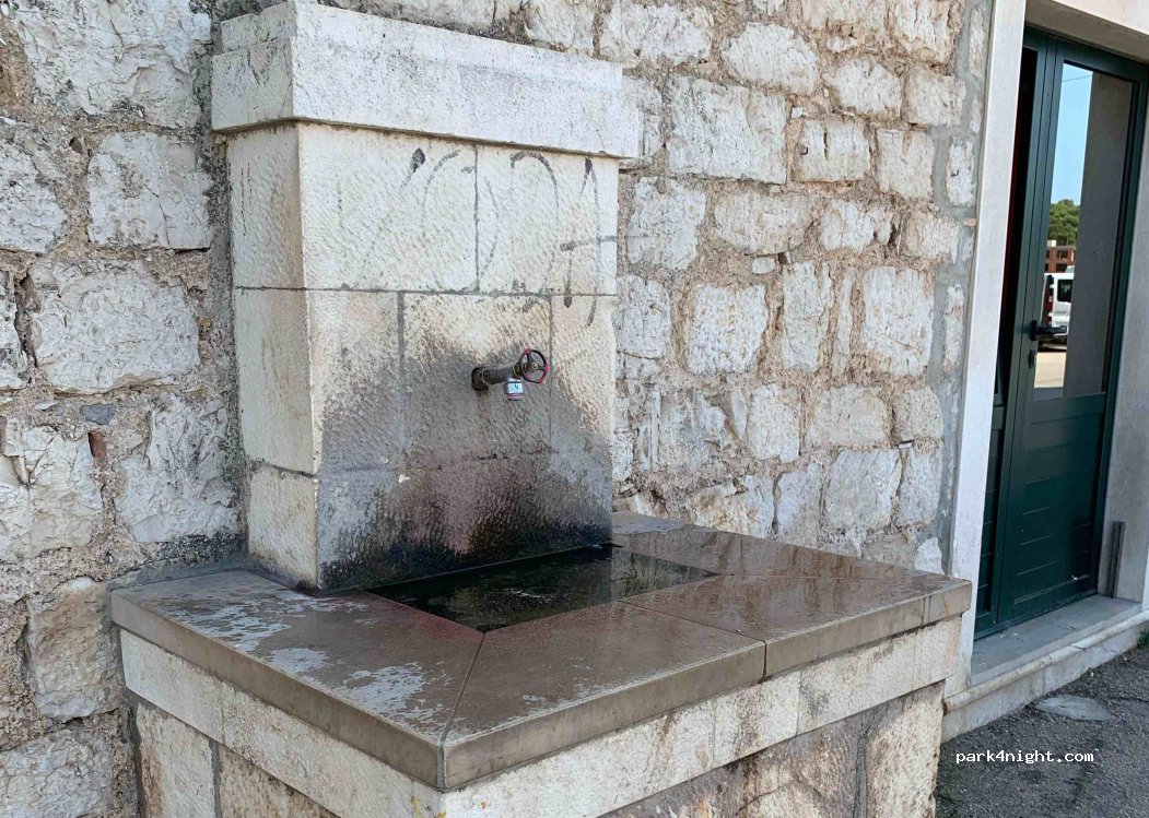 (21460) Stari Grad - 2 Trg Stjepana Radića — foto 2