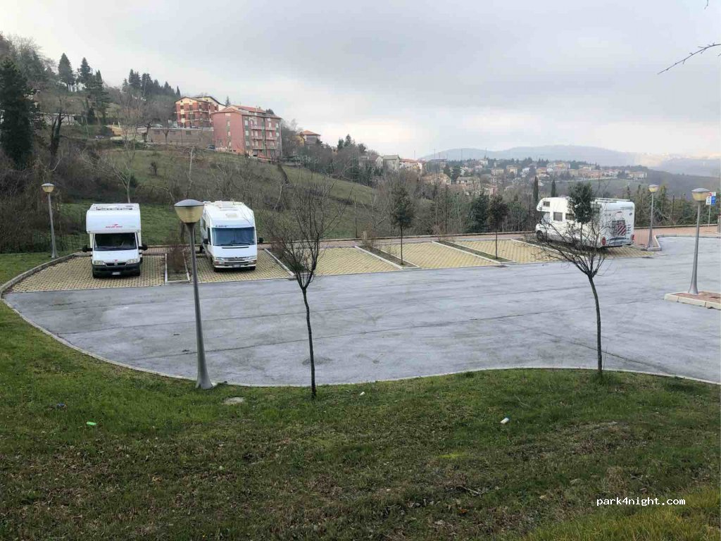 Area Sosta Camper Cingoli — foto