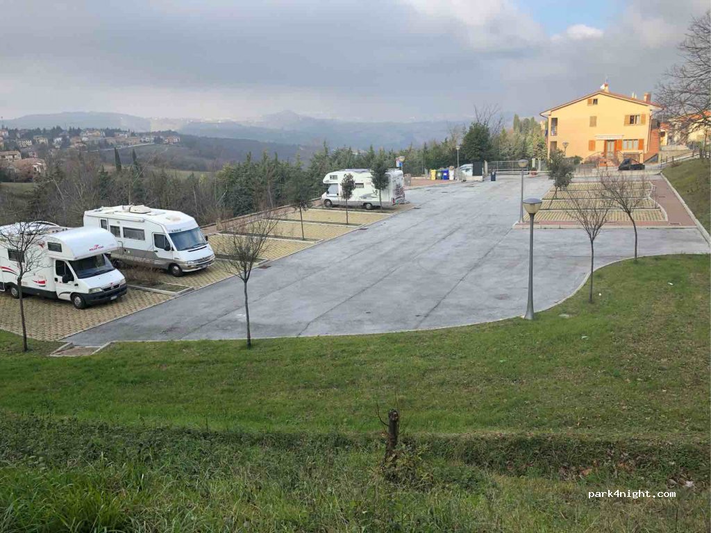 Area Sosta Camper Cingoli — foto 3