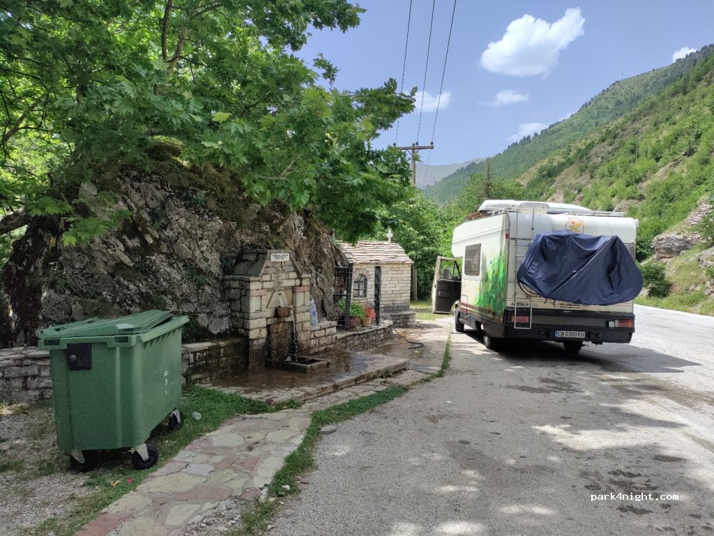 (420 37)  - Ethniki Odos Artas Trikalon — foto