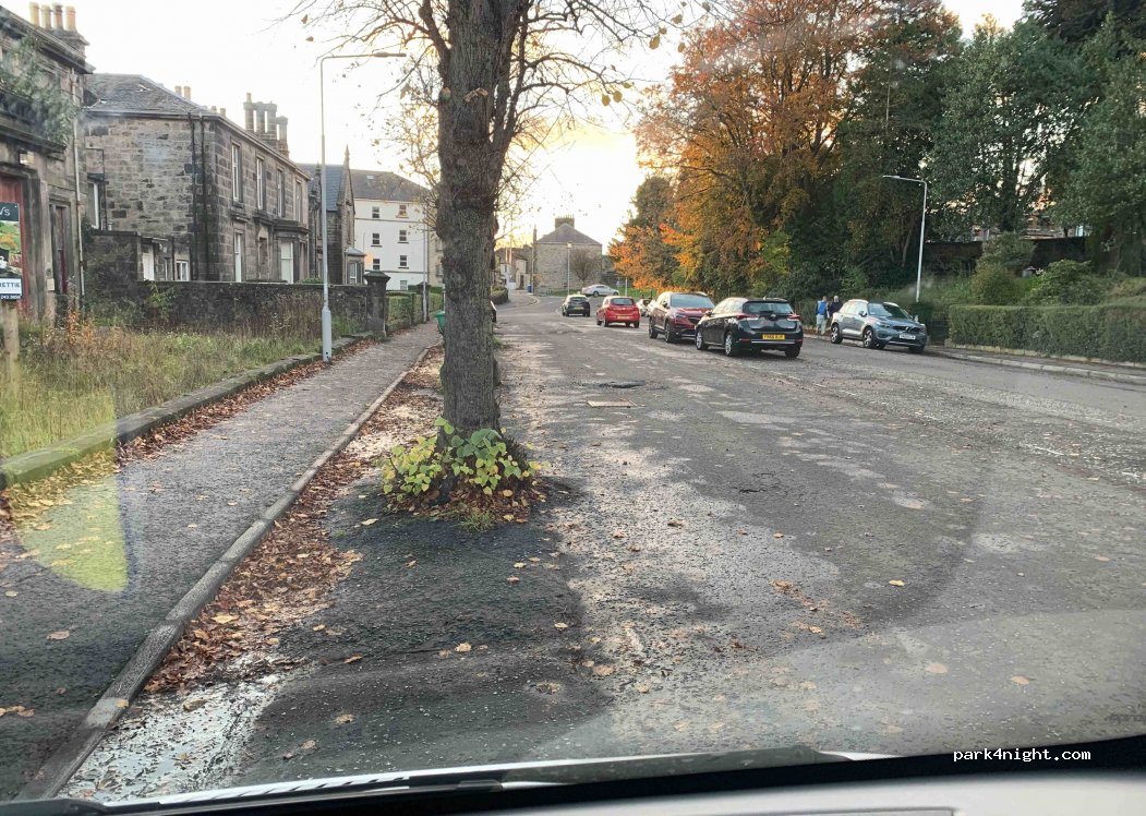 (KY12 7HU) Dunfermline - 3A Comely Park — foto