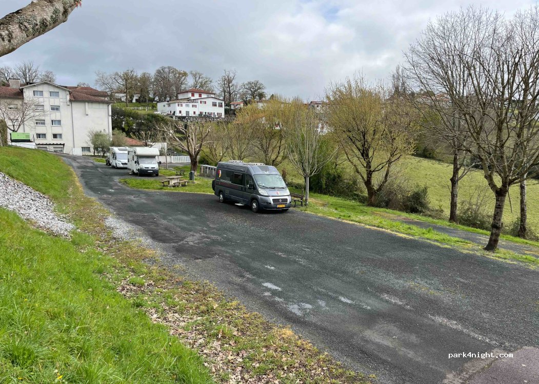 (64520) Bardos - 10 Pl. des Commerces — foto 5