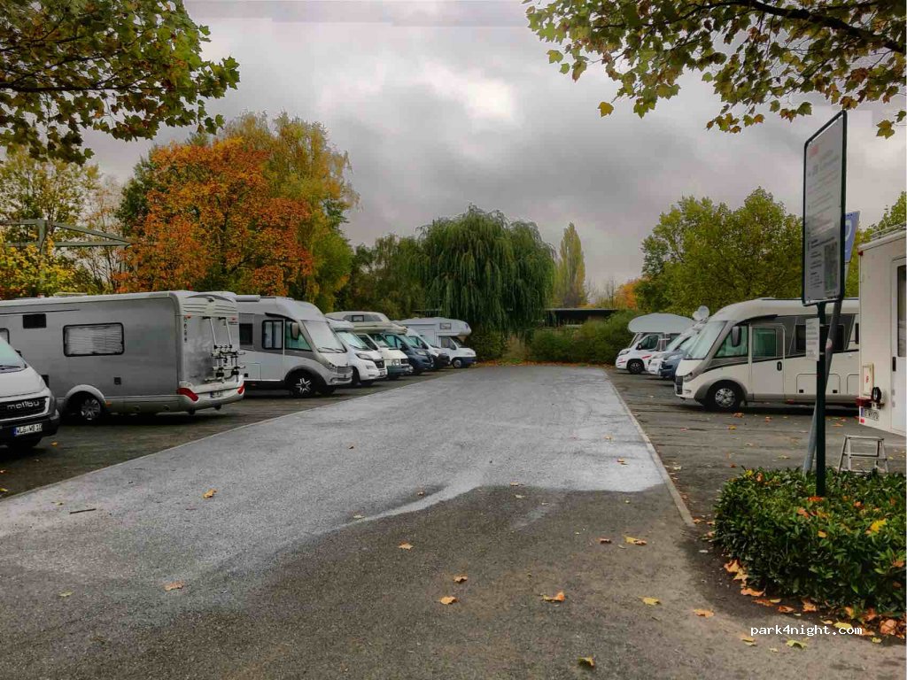 Wohnmobil Stellplatz Braunschweig — foto