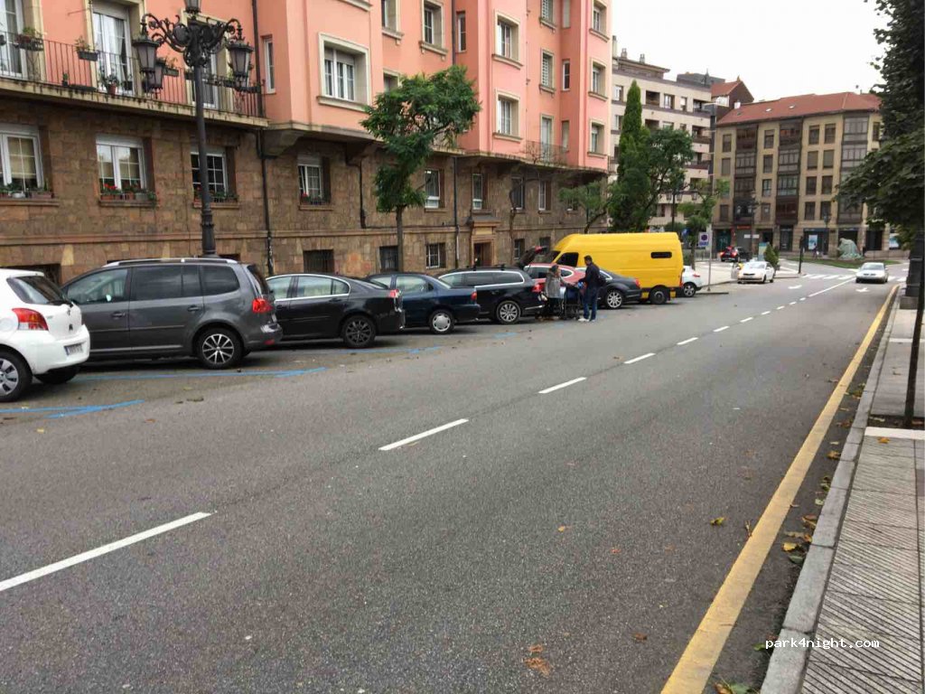 (33009) Oviedo - Calle Arzobispo Guisasola — foto 2