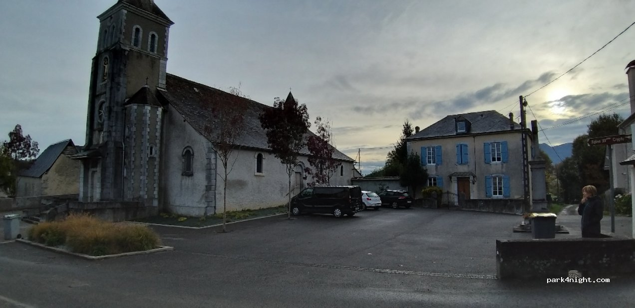 (64800) Bruges-Capbis-Mifaget - 1 Place de l'Église / Mifaget — foto